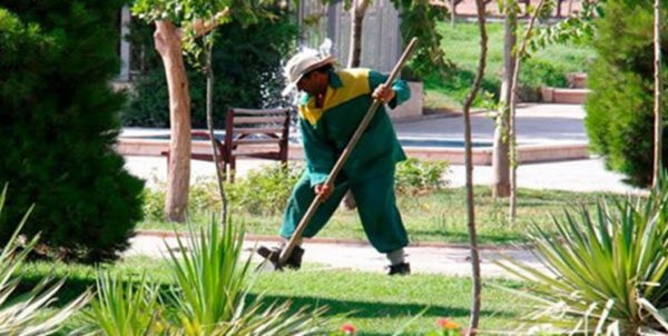 انتظار 3 ماهه کارگران فضای سبز شهرقدس برای دریافت حقوق