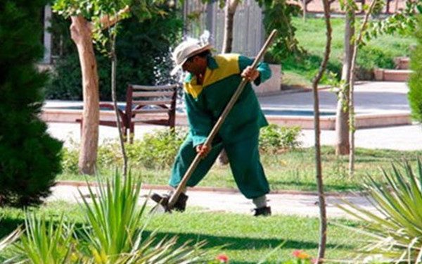 انتظار 3 ماهه کارگران فضای سبز شهرقدس برای دریافت حقوق
