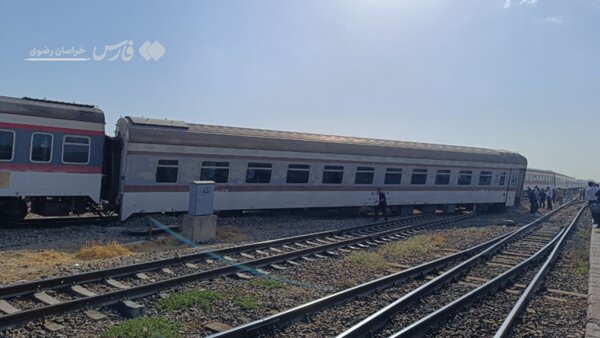 خروج قطار از ریل در ایستگاه راهآهن/ عکس خروج قطار از ریل در ایستگاه راهآهن/ عکس
